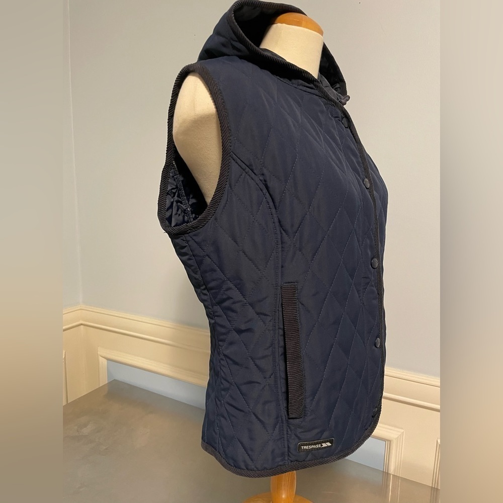 Trespass - quilted hooded vest - Picture 2 of 16